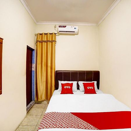 Oyo 91199 Felicia Homestay Medan Extérieur photo