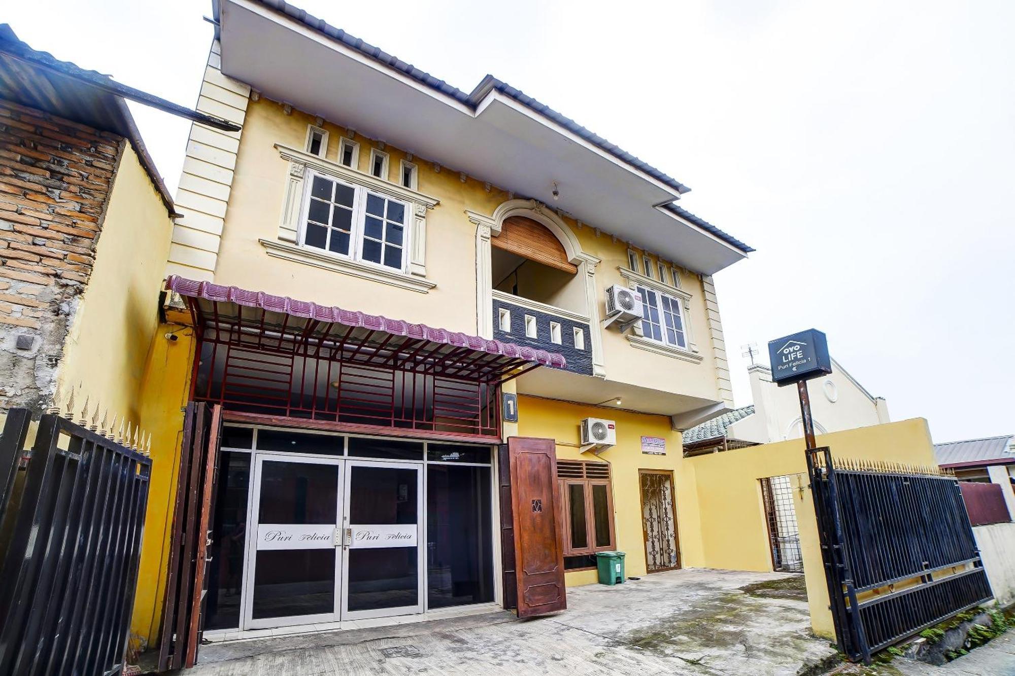 Oyo 91199 Felicia Homestay Medan Extérieur photo