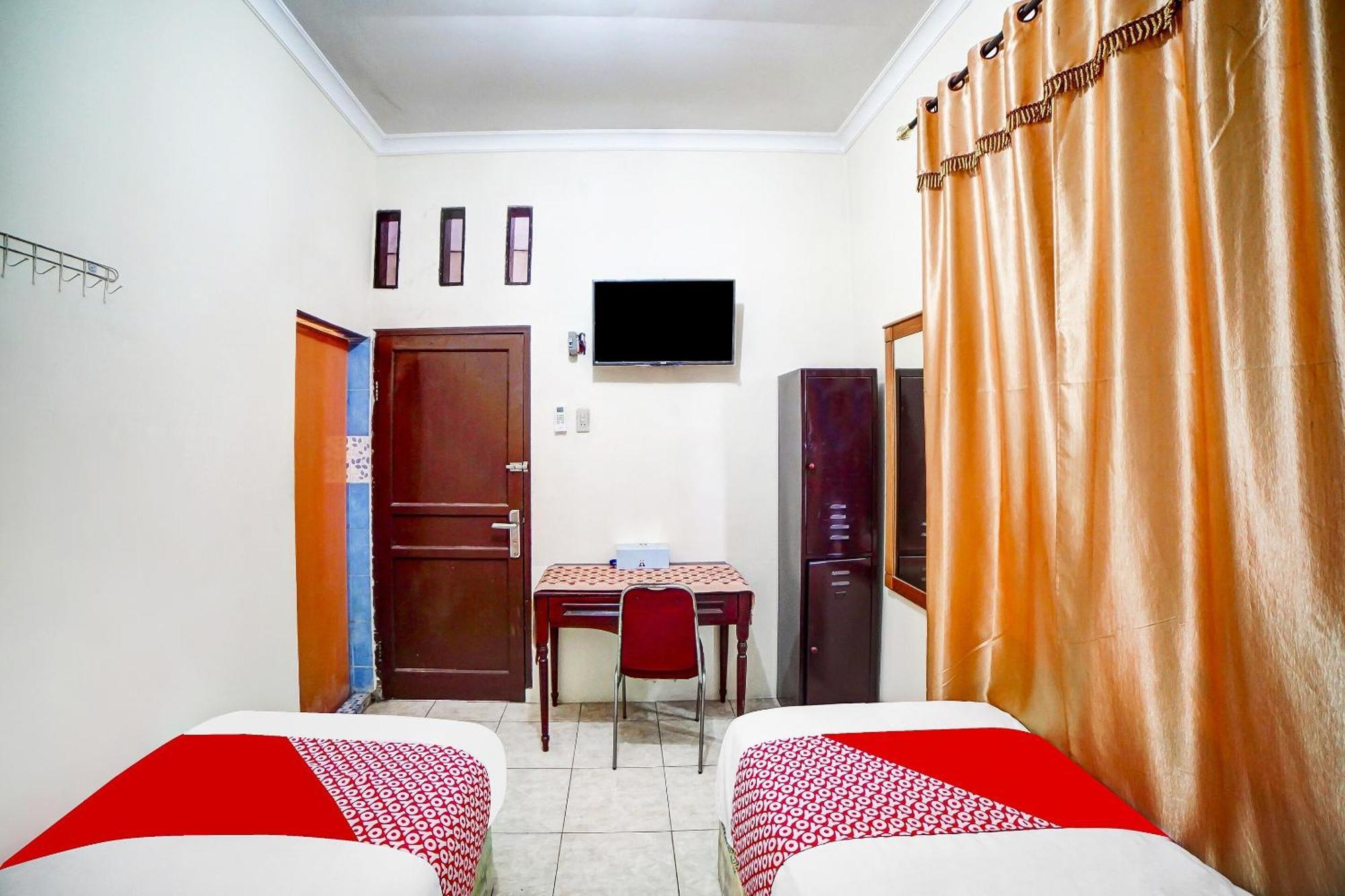 Oyo 91199 Felicia Homestay Medan Extérieur photo