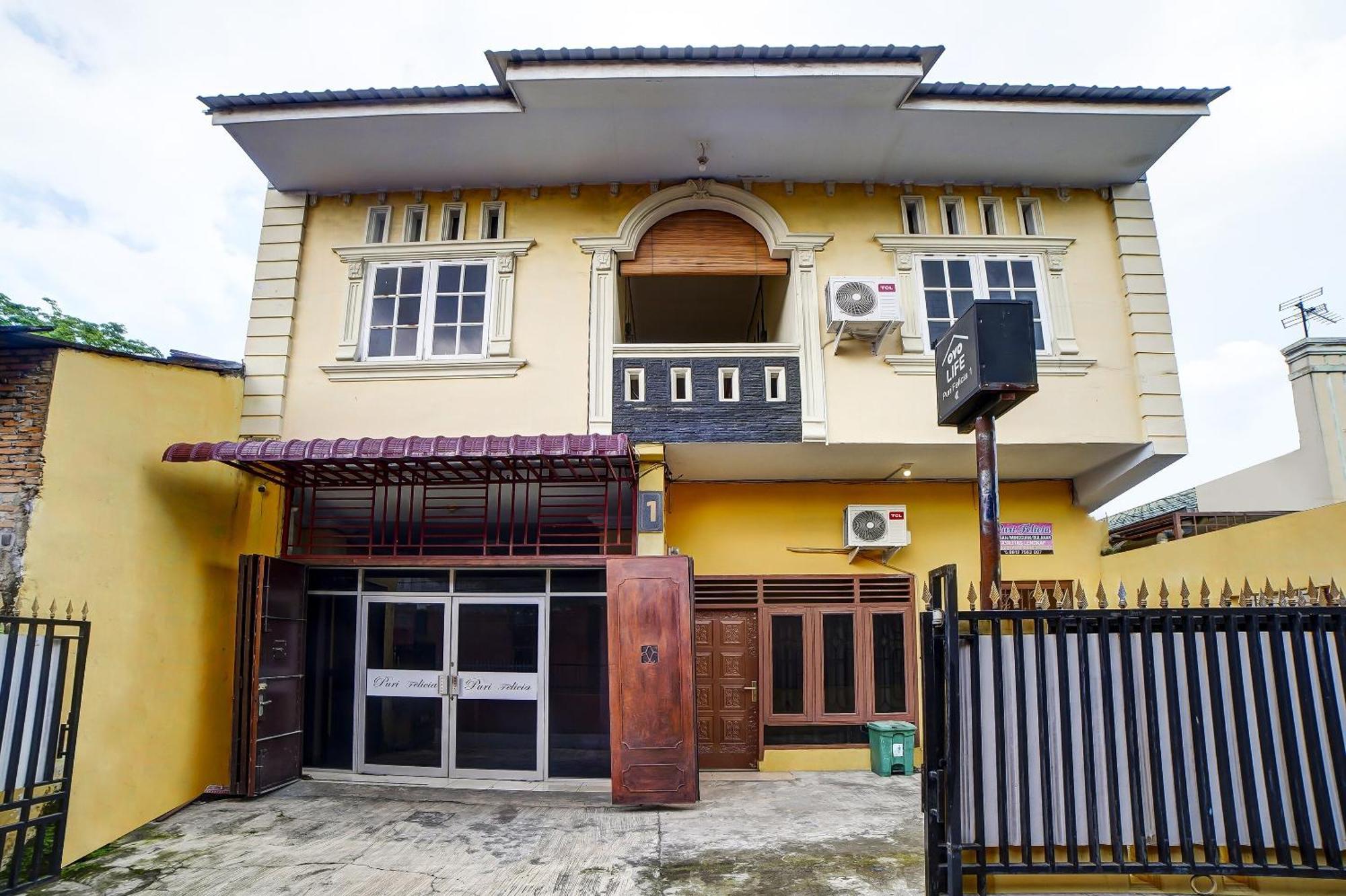 Oyo 91199 Felicia Homestay Medan Extérieur photo
